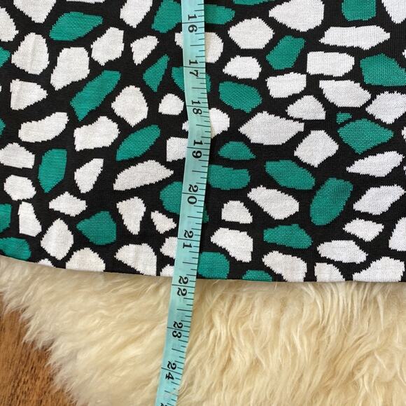 St. John Sleeveless Tank Top w/ Green & White Pebbled All Over Print EUC Sz M - Picture 9 of 9